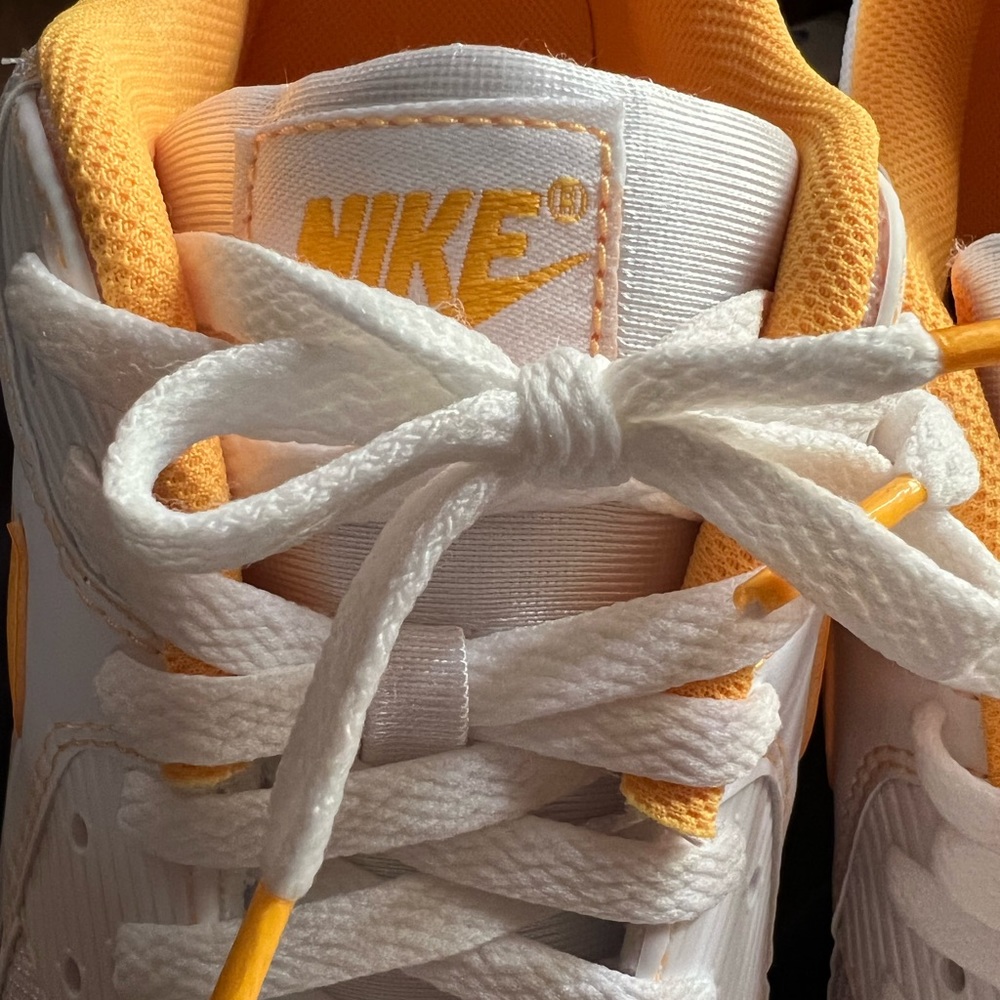 NIKE AIR MAX 90 / LASER ORANGE WORN ONCE.     {FREE SHIPPING}